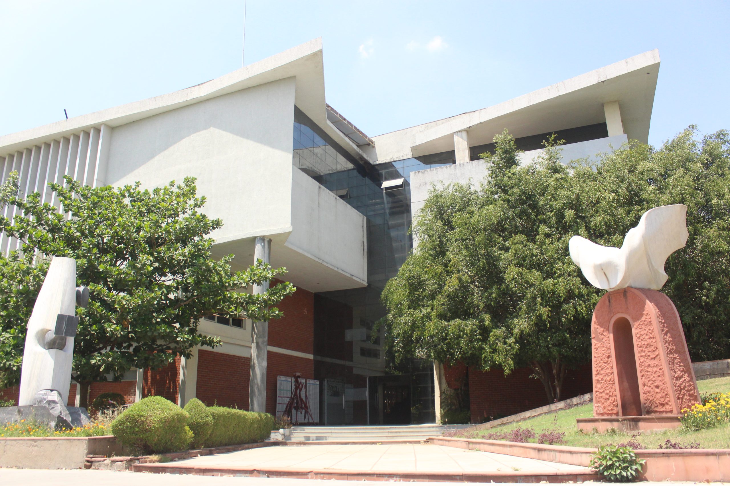 horizontal img of itm campus